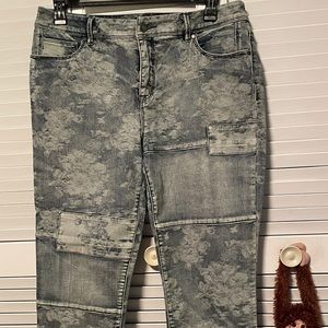 So Slimming Chico’s Crop Patchwork Jeans Size 2 L